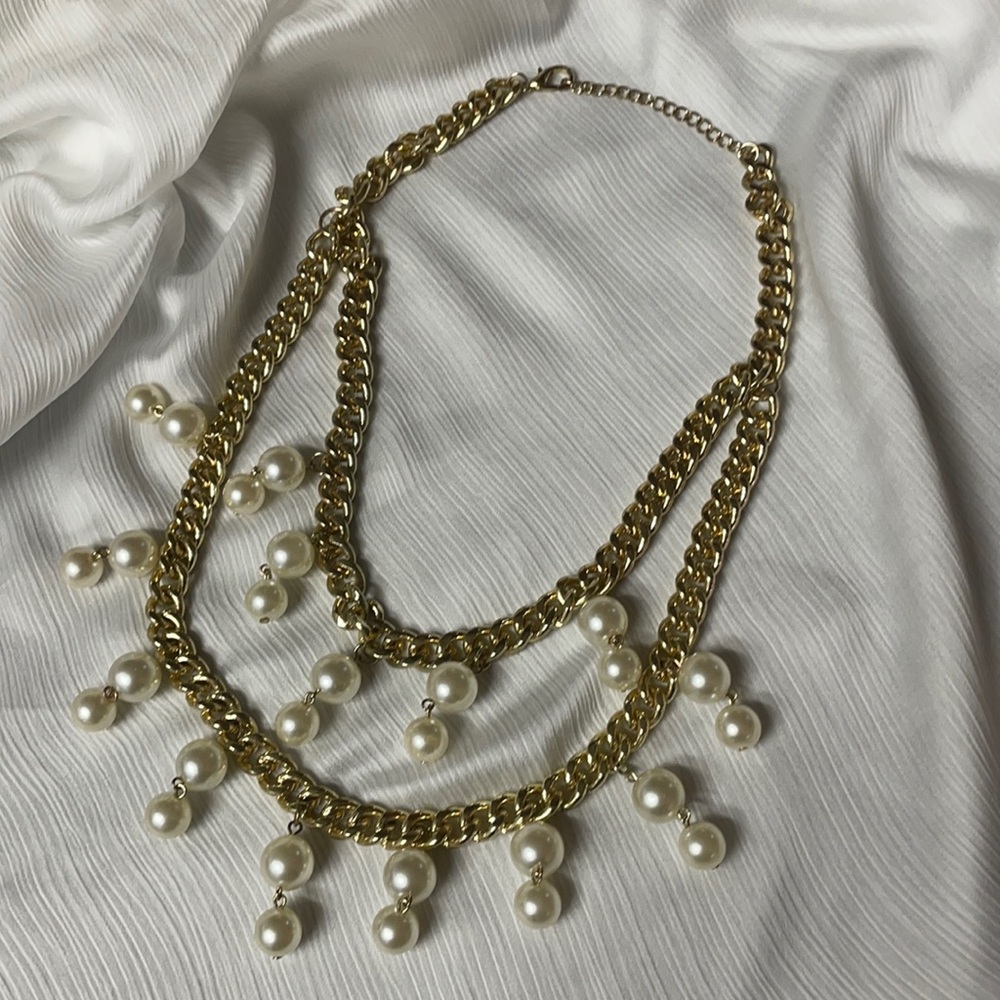 Pretty Chunky Gold Chain with Dangling Pearls Necklace